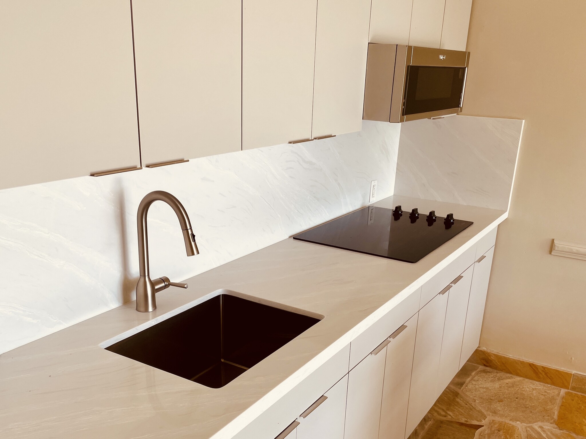 Pool deck newly refurbished kitchen with bbq and hot top - 1221 Victoria St