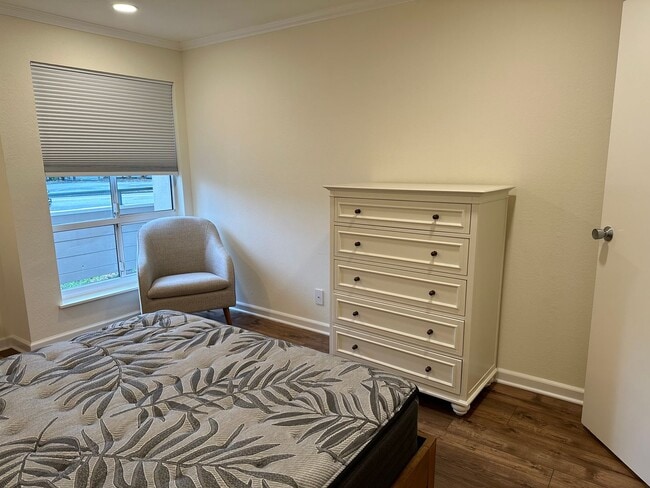 Building Photo - 204 Larkspur Plaza Dr