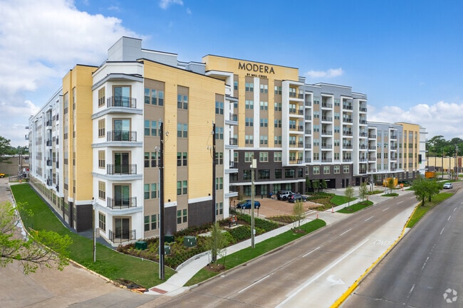 Building Photo - The Brighton Garden Oaks