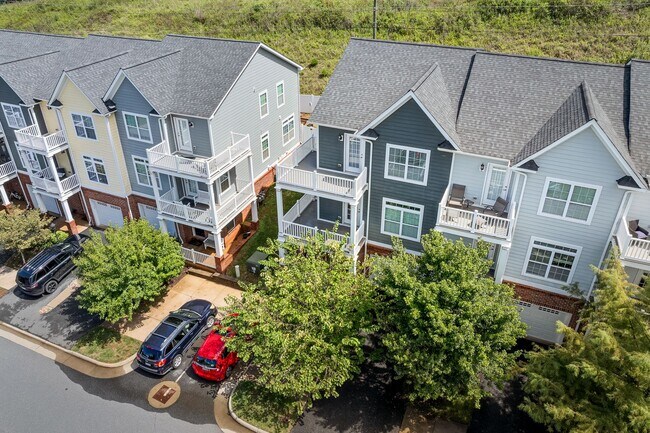 Building Photo - 2410 Winthrop Dr