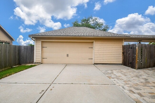 Building Photo - 5207 Belvedere Dr