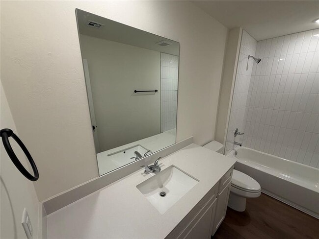 Building Photo - 303 Aaran Way