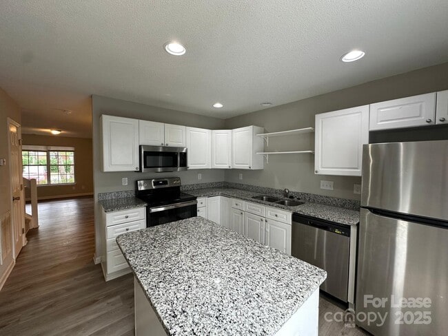 Building Photo - 626 Emerald Cove Dr