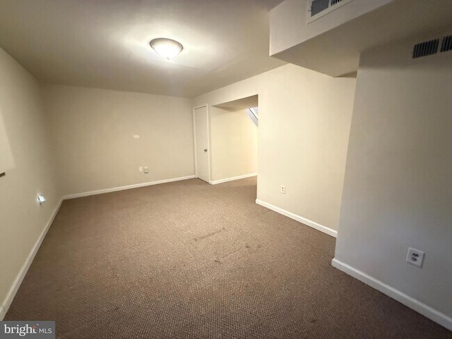 Building Photo - 3288 Wyndale Ct