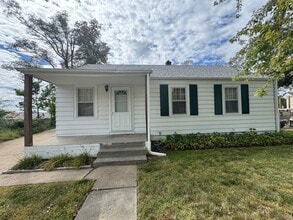 Building Photo - Home For Rent Bellevue.