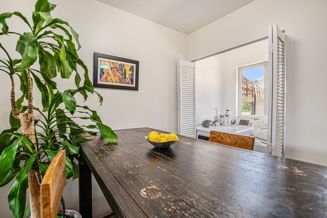 Building Photo - Updated 2 Bed | 1.5 Bath Upper Duplex Near...