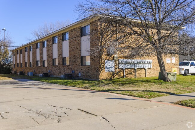 Building Photo - 1000 W Prairie St