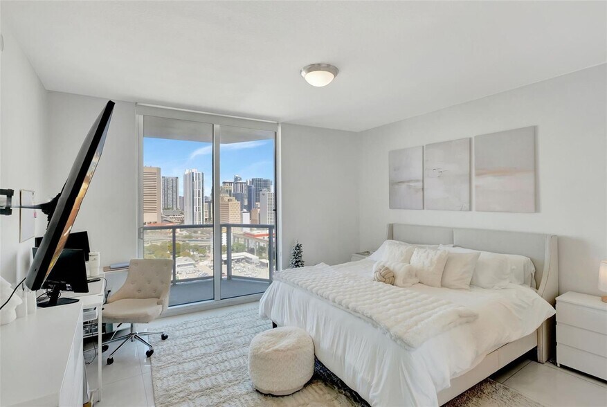 Building Photo - 185 SW 7th St