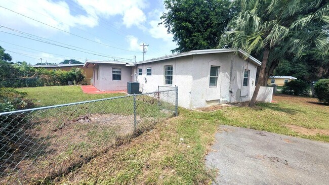 Building Photo - 801 NW 33rd Terrace
