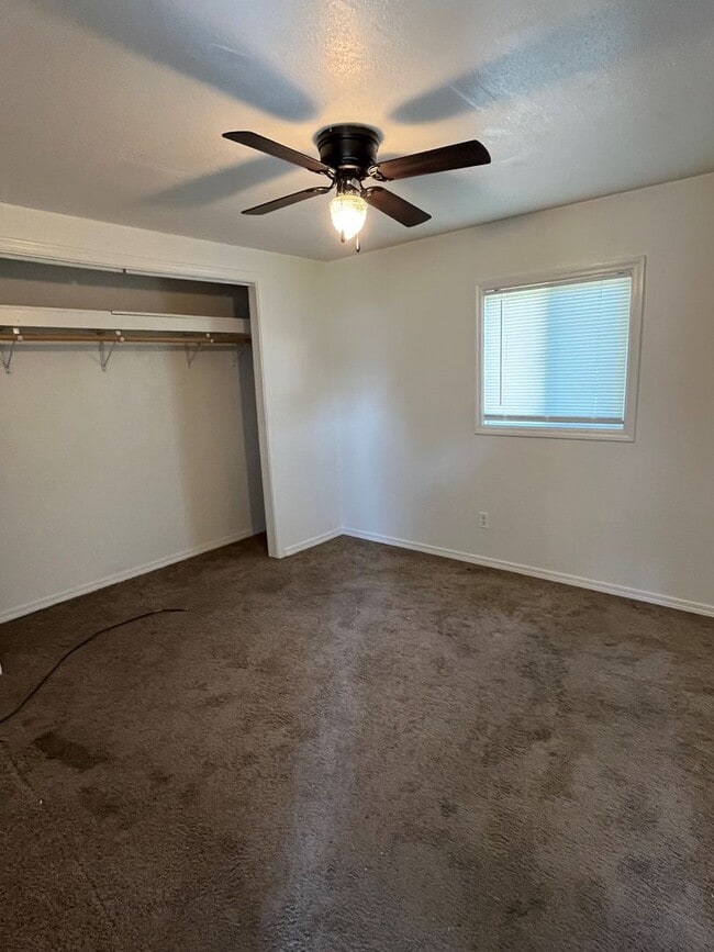 Building Photo - 2 Bedroom 1 bath in Suburbs