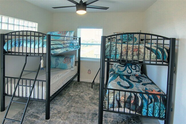 Building Photo - 14146 Miramar Dr