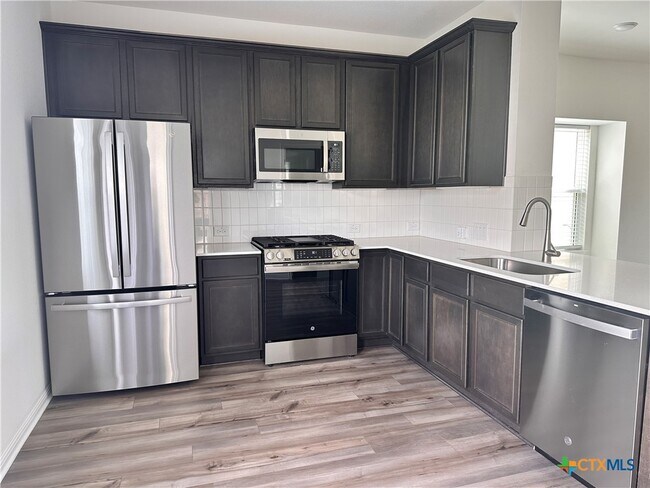 Building Photo - 124 Rollingwood Dr