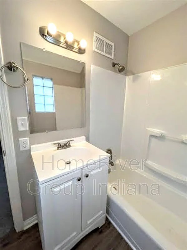 Building Photo - 226 Clay St