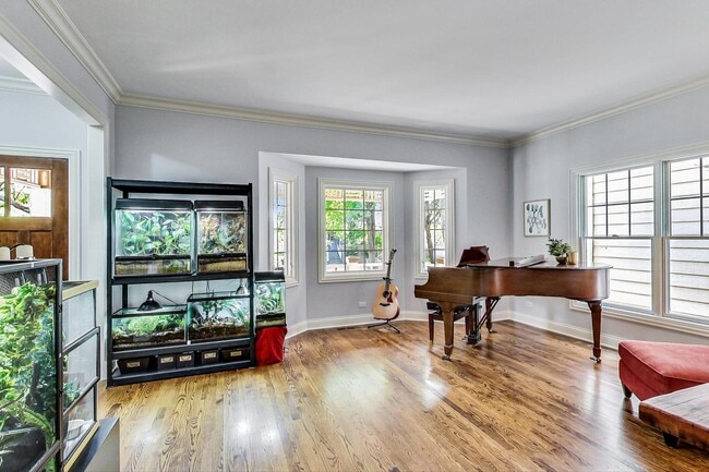 Building Photo - 305 Marengo Ave