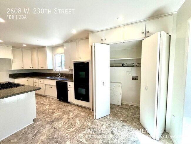 Building Photo - 2608 W 230th St