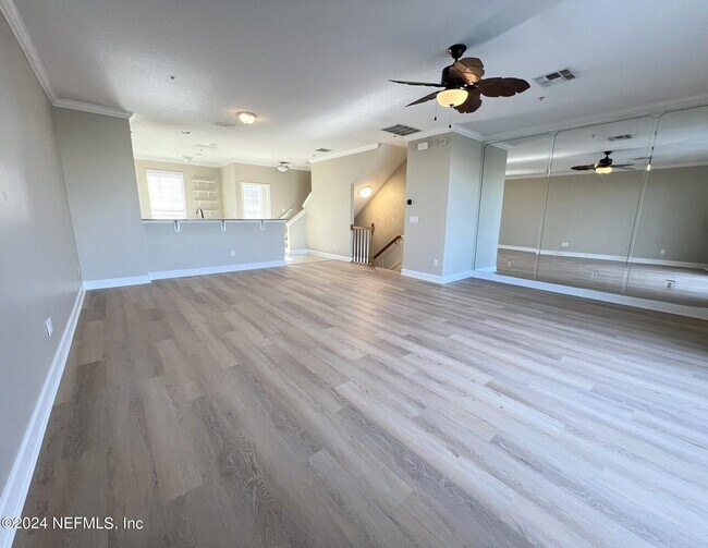 Building Photo - 4462 Ellipse Dr