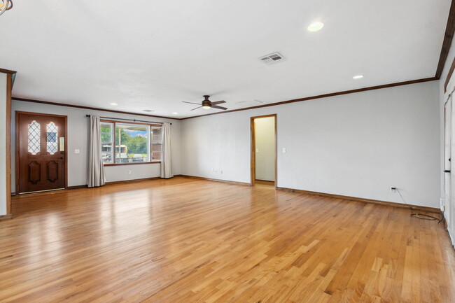 Primary Photo - 10001 Ridgeview Dr