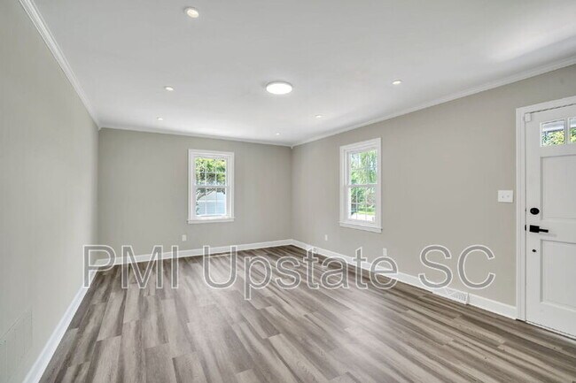 Building Photo - 120 Abbotsford Dr