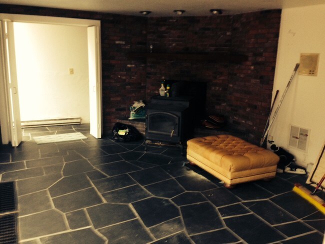 Building Photo - 860 Oakwood Rd