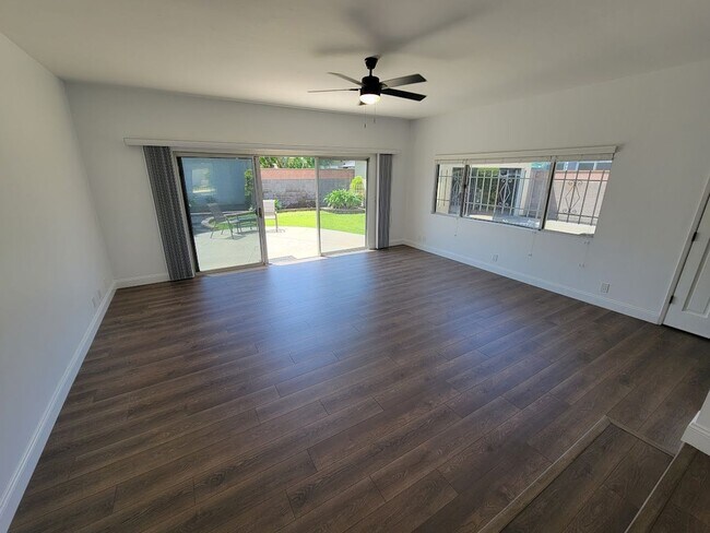 Building Photo - SPACIOUS 3BD/2BA WITH GARAGE, LAUNDRY AND ...