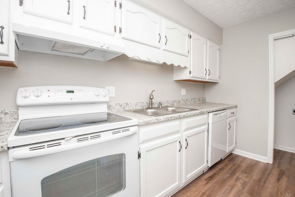 Building Photo - 10500 Shirland Ct