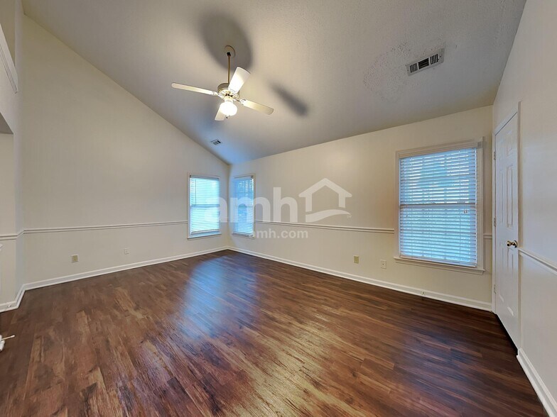 Building Photo - 29 Park Village Ln