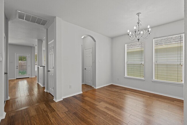 Building Photo - Spacious 3-Bedroom Home in Lakeshore with ...