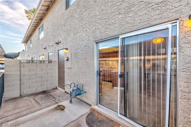 Building Photo - 587 Sellers Pl