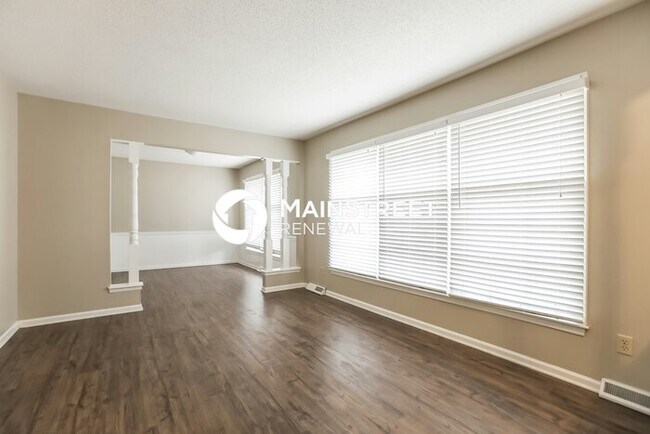 Building Photo - 3 Bedroom Pet-Friendly Home in Kansas City, MO with Main Street Renewal