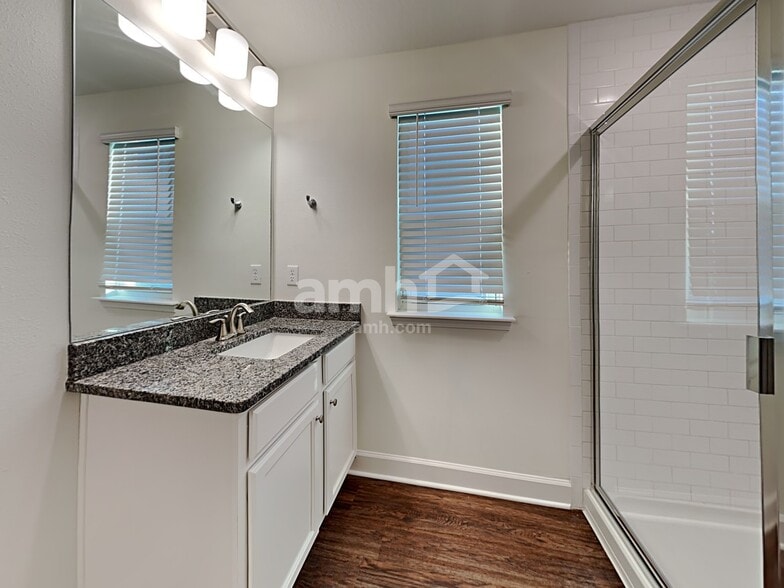 Building Photo - 1100 Tan Tara Trl