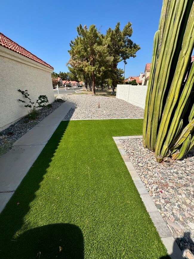 Building Photo - Beautiful Corner Lot Home in Stone Creek!