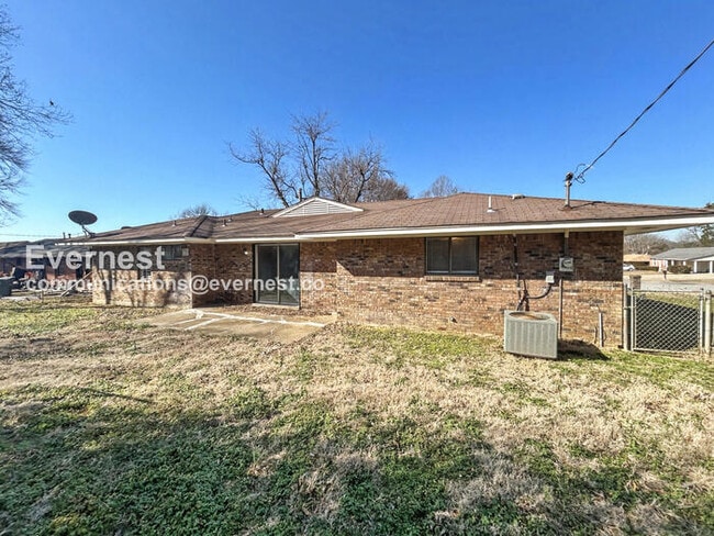 Building Photo - 4344 Bow St