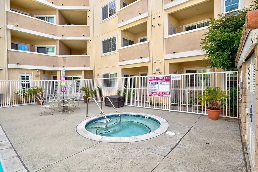 Hot tub - 3120 Sepulveda Blvd