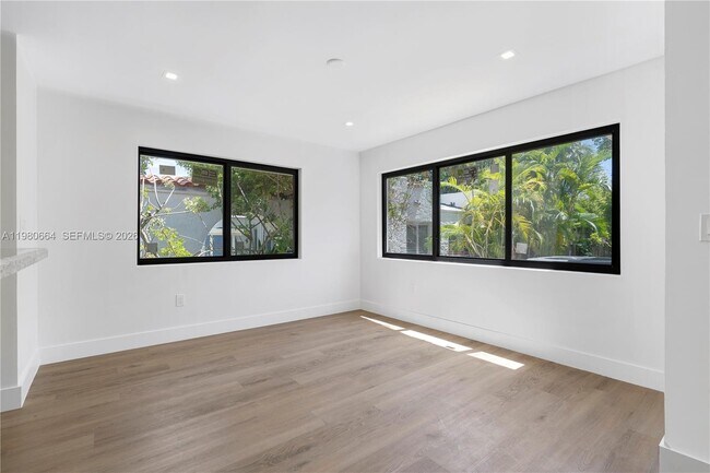 Building Photo - 8951 Byron Ave