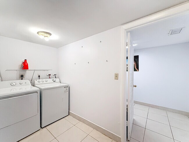 Building Photo - 755 Dotterel Rd