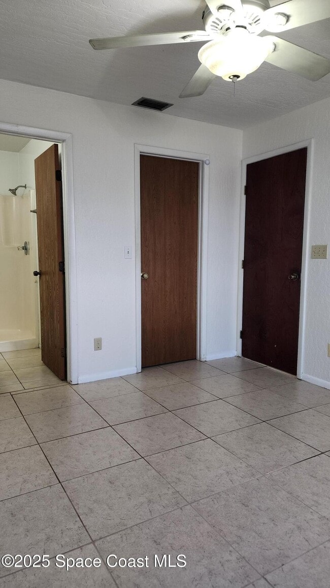 Building Photo - 1708 University Ln