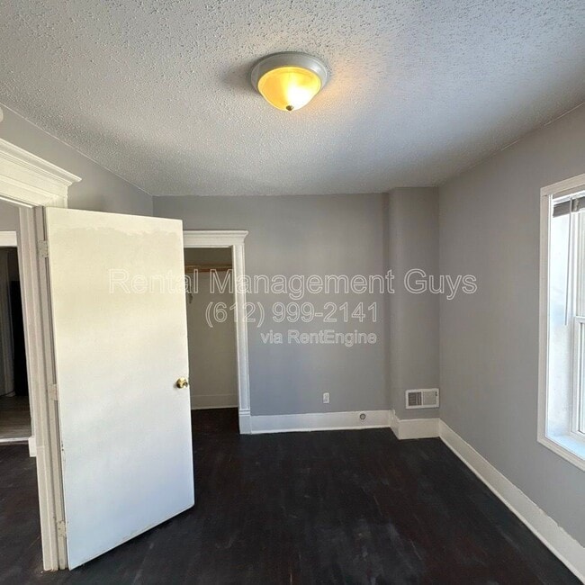 Building Photo - 2931 N Bryant Ave