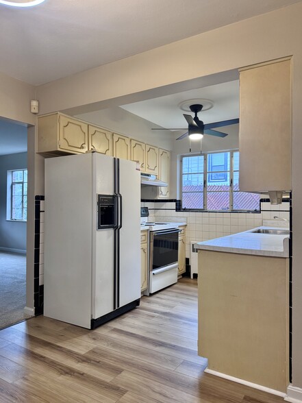 Kitchen - 4028 Harding Ave
