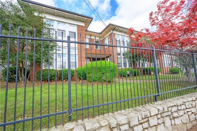 Building Photo - 600 Parkway Dr NE