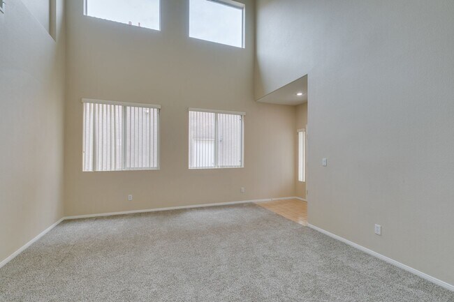Building Photo - Beautiful 2-story home featuring 4 bedroom...