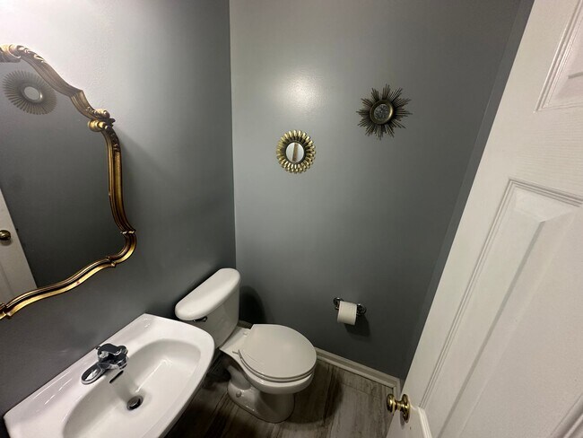 Building Photo - Beautiful 5 BR, 2.5 BA Home in Columbia County!