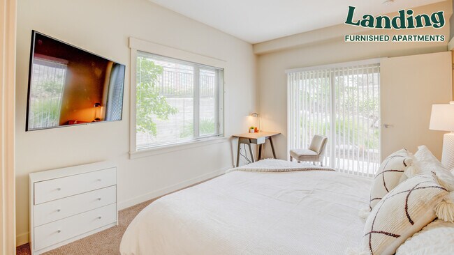 Building Photo - 159 E Midvillage Blvd