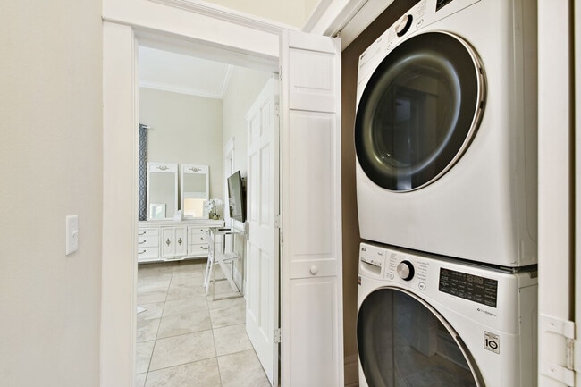 Building Photo - 607 S Orleans Ave