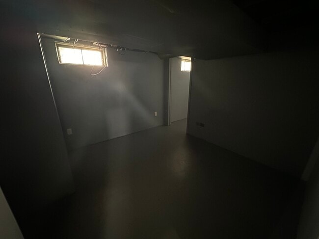 Building Photo - 24924 Lexington Ave