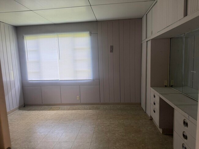 Building Photo - 2309 Aster St