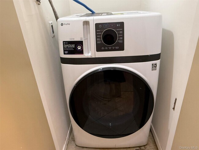 Building Photo - 130 S Middle Neck Rd