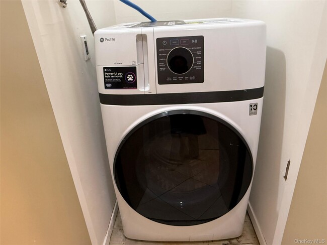 Building Photo - 130 S Middle Neck Rd