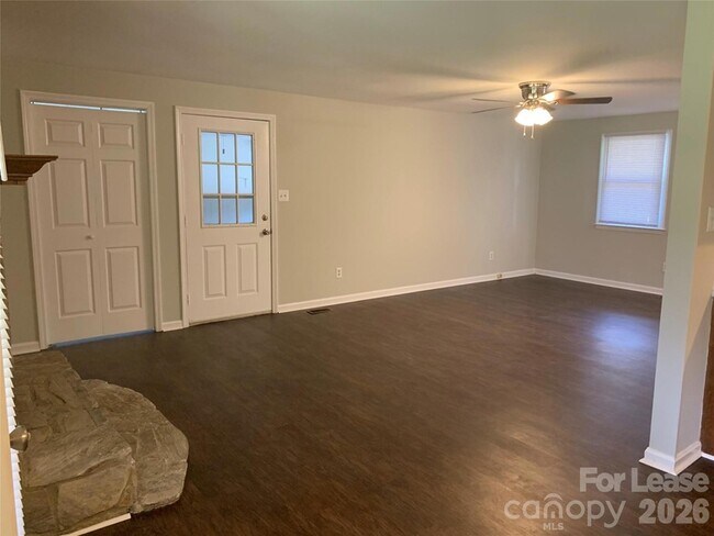 Building Photo - 2995 Wonderland Ln