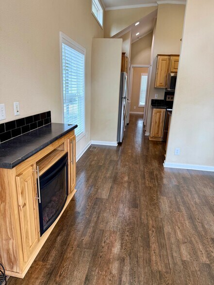 Building Photo - 17398 Countrywood