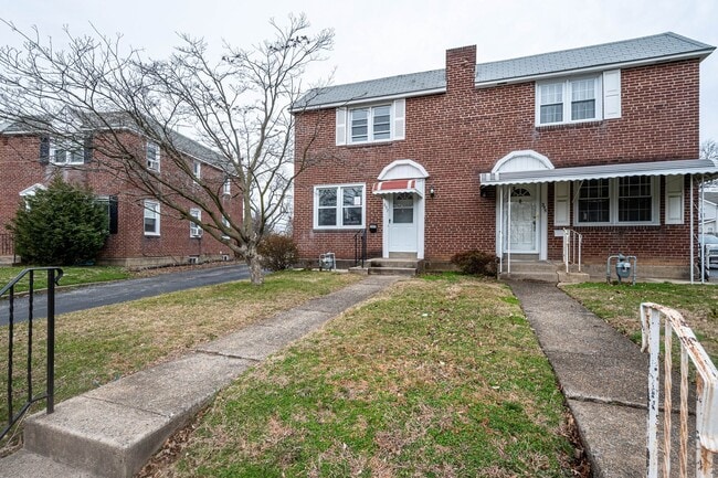 Building Photo - 357 Holland St